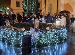 Obred paljenja svijeća na adventskom vijencu ispred varaždinske katedrale